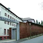 Отель Alcatraz Am Japanischen Garten 2*