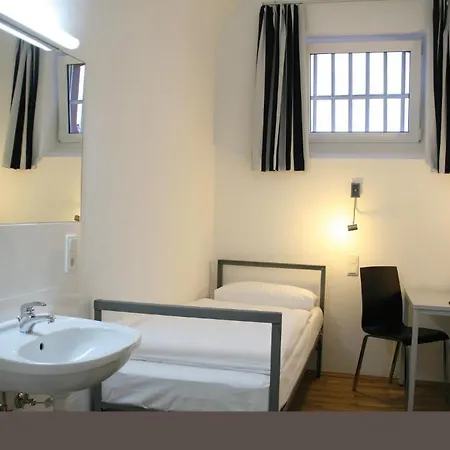 Hotel Alcatraz Am Japanischen Garten 2*