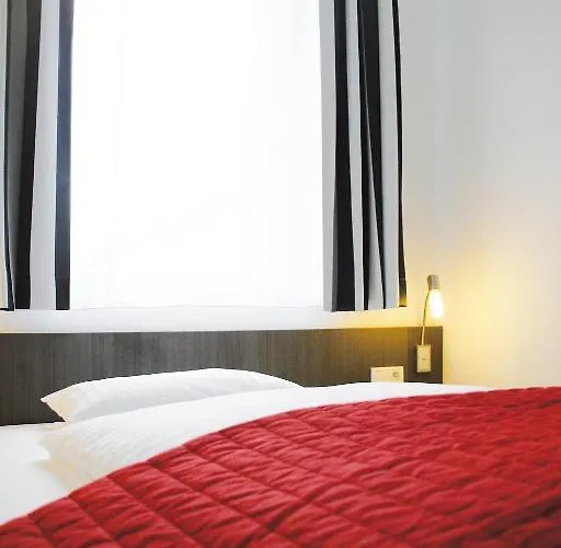 Alcatraz Am Japanischen Garten מלון 2*