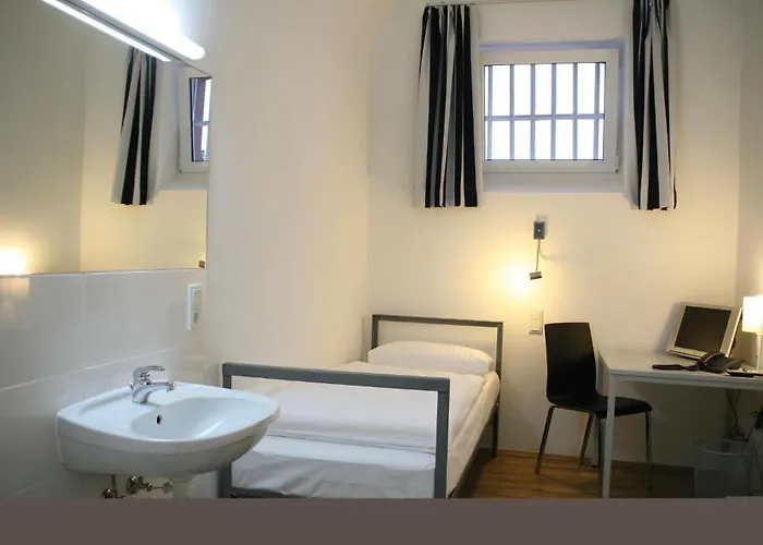 Hotel Alcatraz Am Japanischen Garten 2*