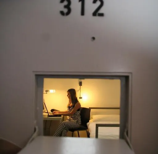 Alcatraz Am Japanischen Garten 2*