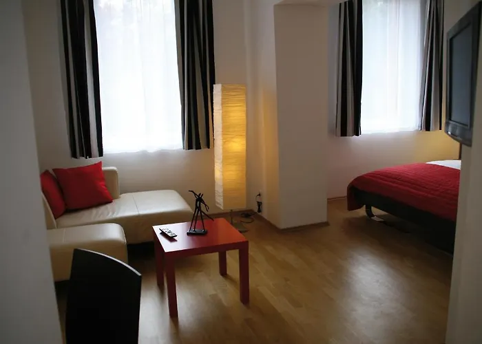 Alcatraz Am Japanischen Garten Hotel 2*