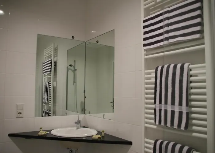 Hotel Alcatraz Am Japanischen Garten 2*